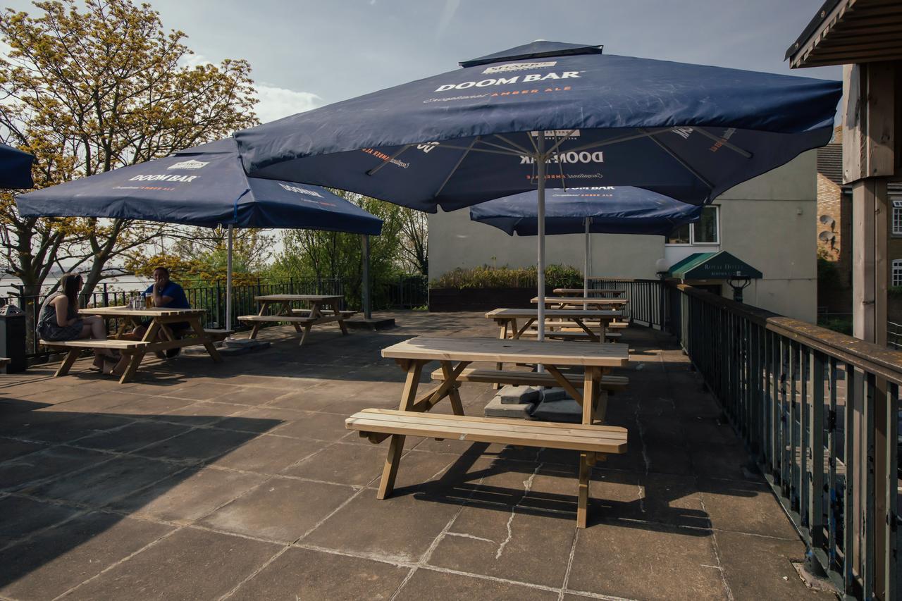 Royal Hotel, Bar & Grill Purfleet Esterno foto