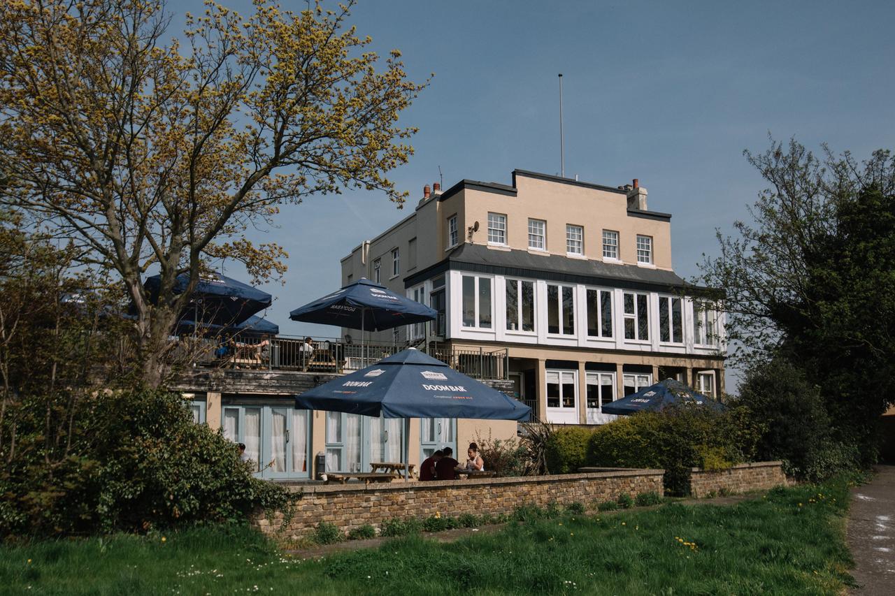 Royal Hotel, Bar & Grill Purfleet Esterno foto